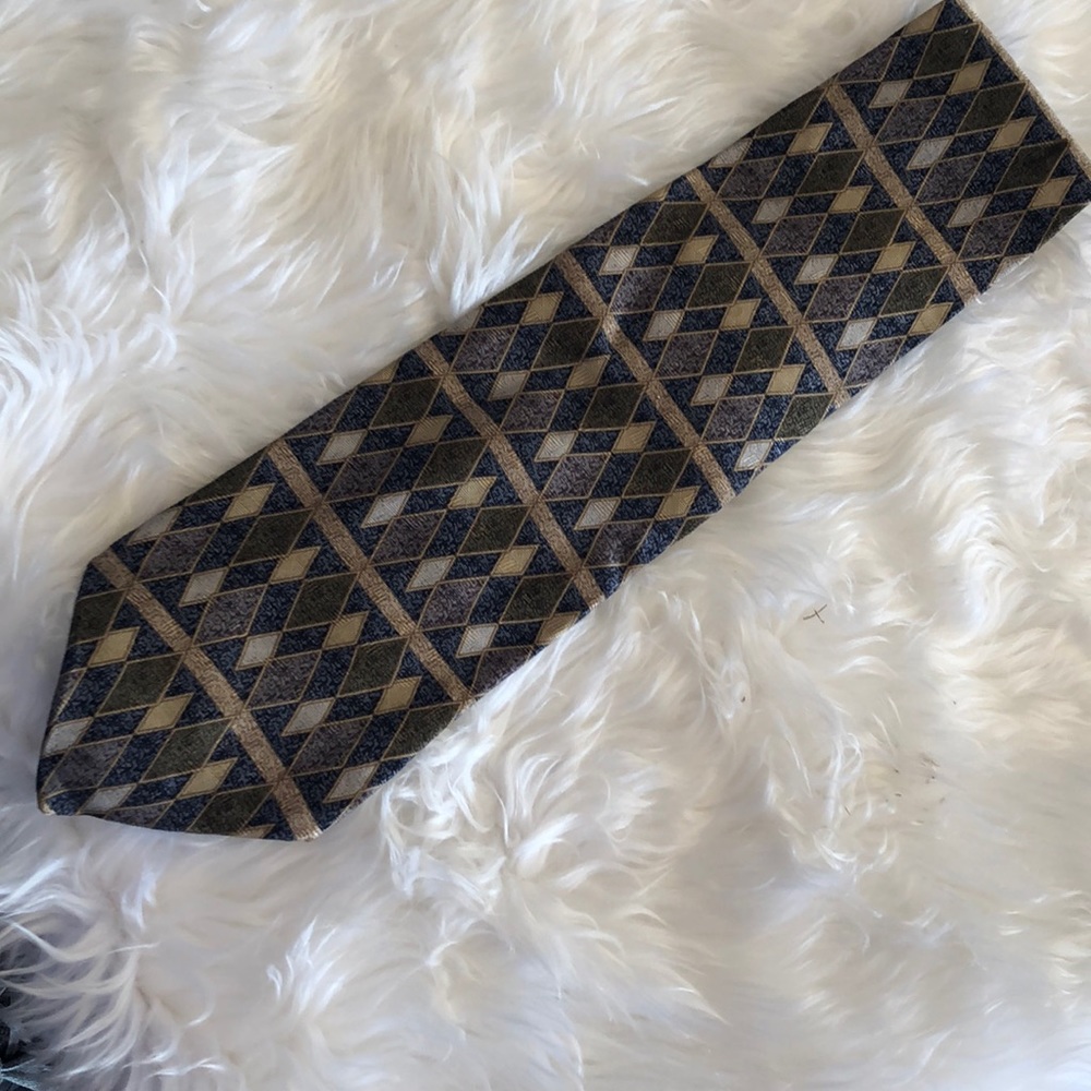 Tie - Picture 2 of 3